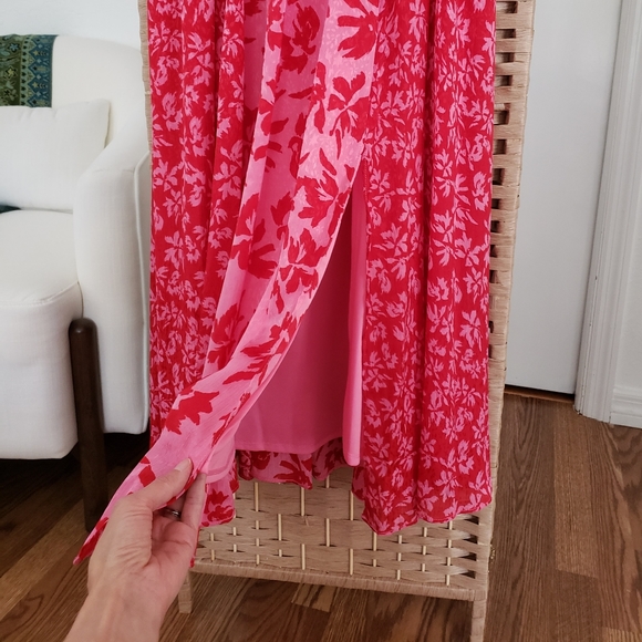 🌺 Gorgeous Taylor Dress 6 / Small Pink Red Floral Fully Lined Ruched Details🌺 - Picture 7 of 9